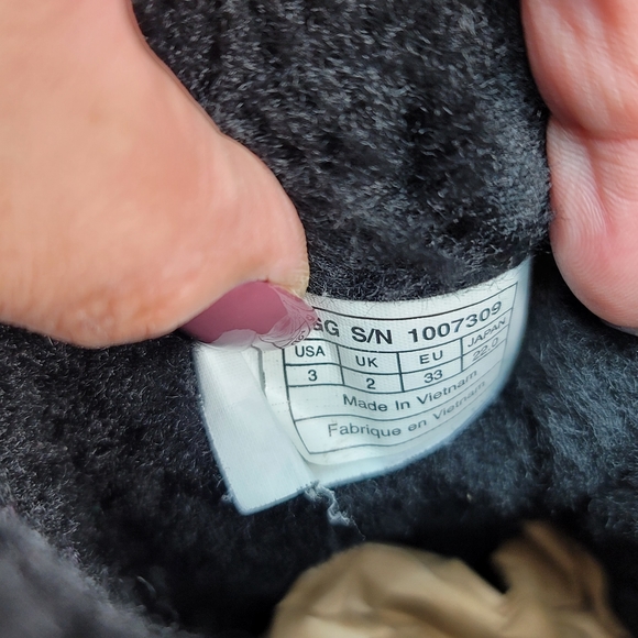 UGG Australia Bailey bow tall boot size 3 kids - Picture 11 of 11